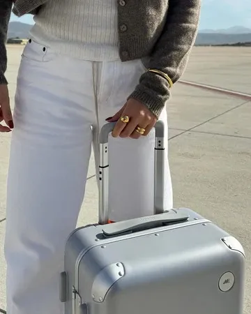Why luggage handles get stuck during travel (and how to fix it)