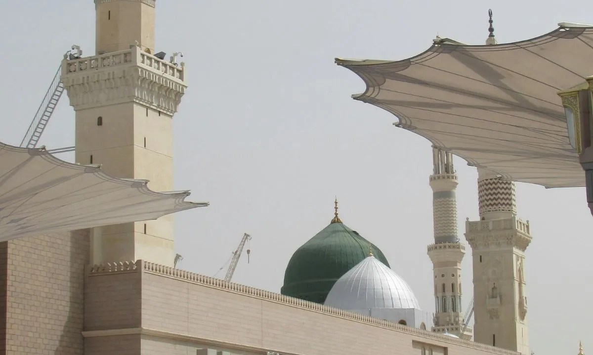 4 Star Deluxe Umrah Package: Comfort, Faith & Value Combined