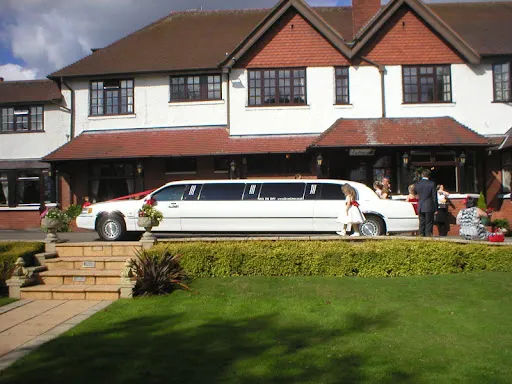 How Wedding Car Hire Birmingham Adds Elegance to Your Big Day