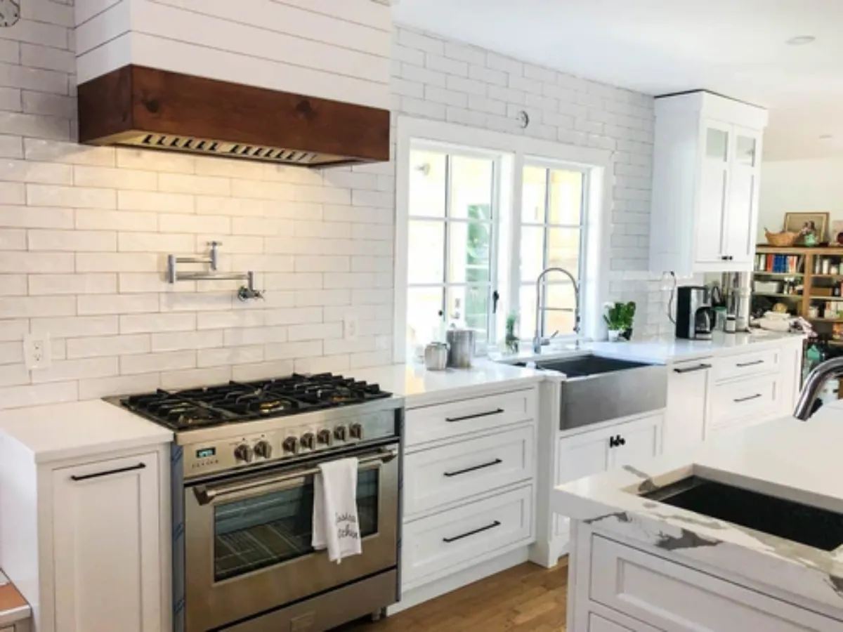 Why a 48-Inch Range Hood Insert Is a Popular Choice for Custom Kitchen