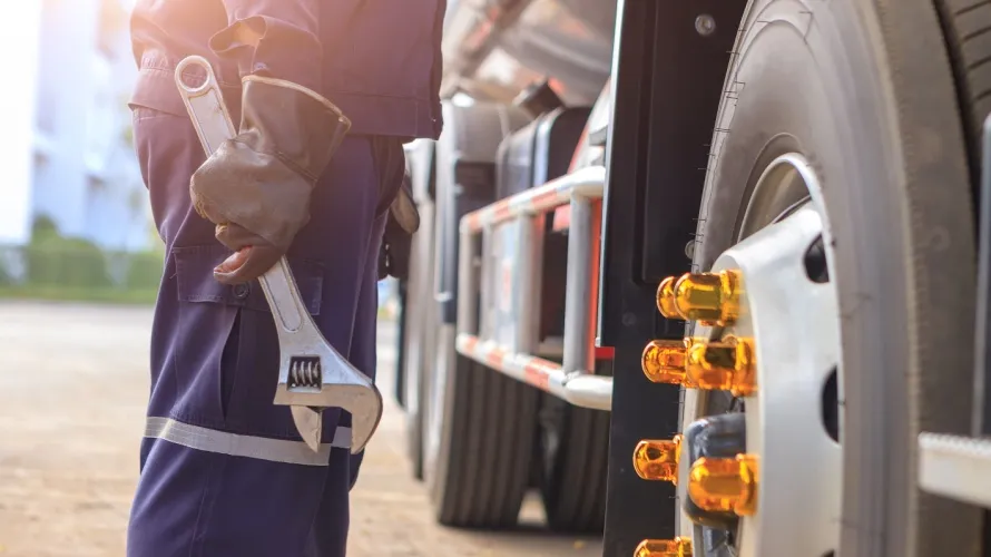How Often Should a Semi Truck Get an Oil Change? Understanding Maintenance Cycles and Mobile Repair Costs in California