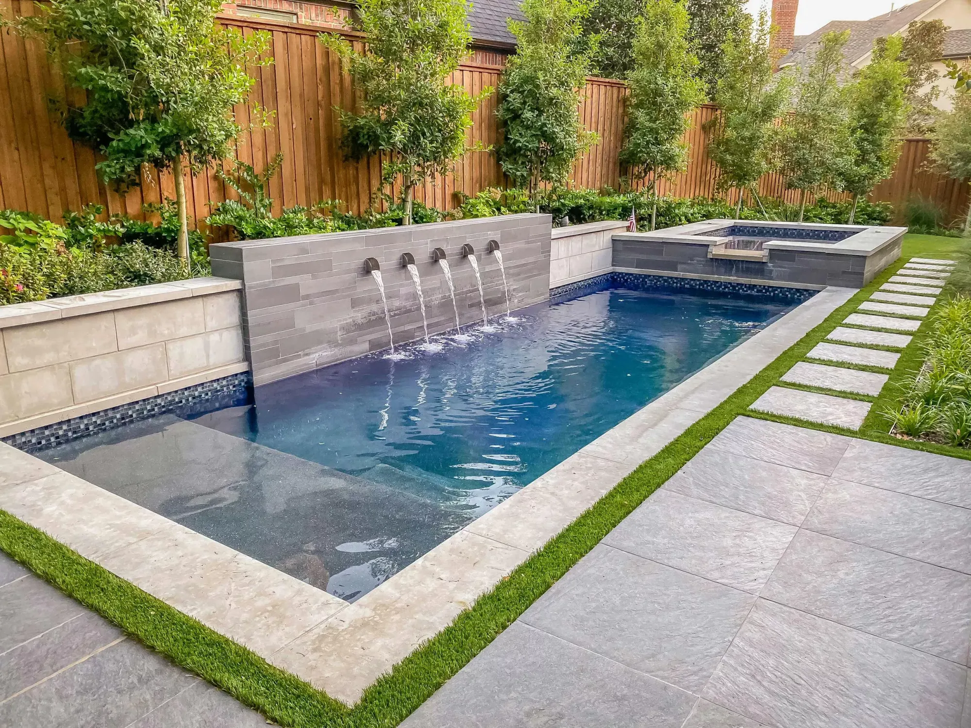 Family Pool vs. Lap Pool: How the Right Swimming Pool Builder Helps You Decide