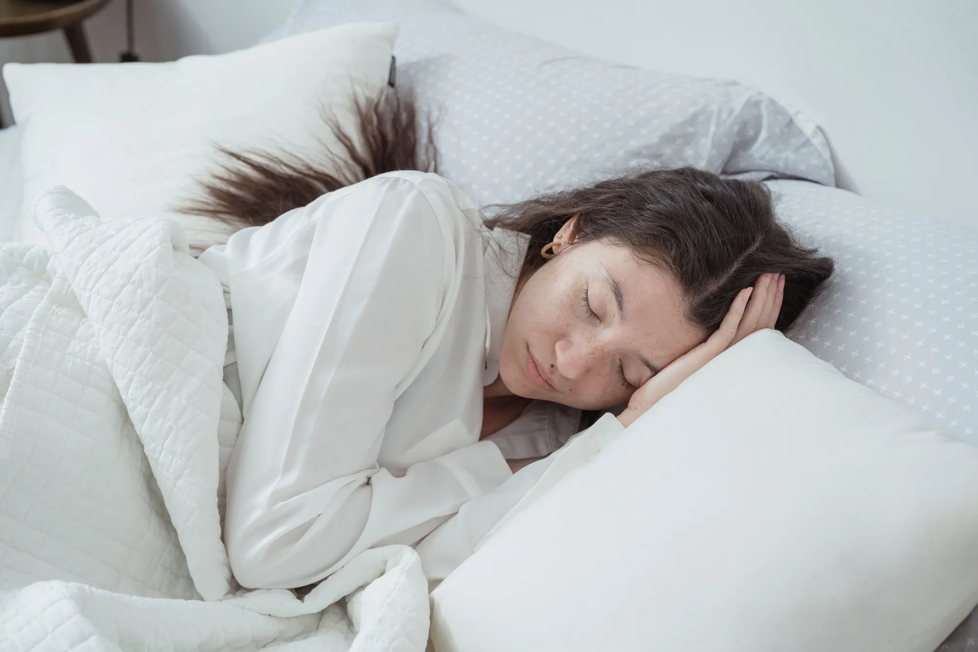 Best Pillows for Neck Pain: What Actually Works (2026 Clinical Guide)