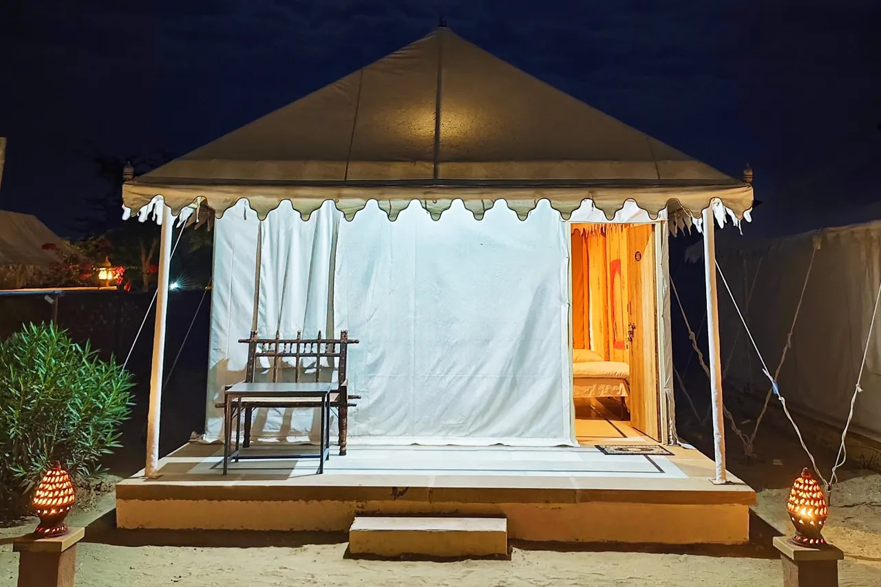 Why Luxury Desert Camping in Jaisalmer Is Better Than Traditional Hotel Stays