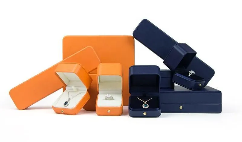 Why Most Jewelry Packaging Fails Within a Year (and How to Avoid It)