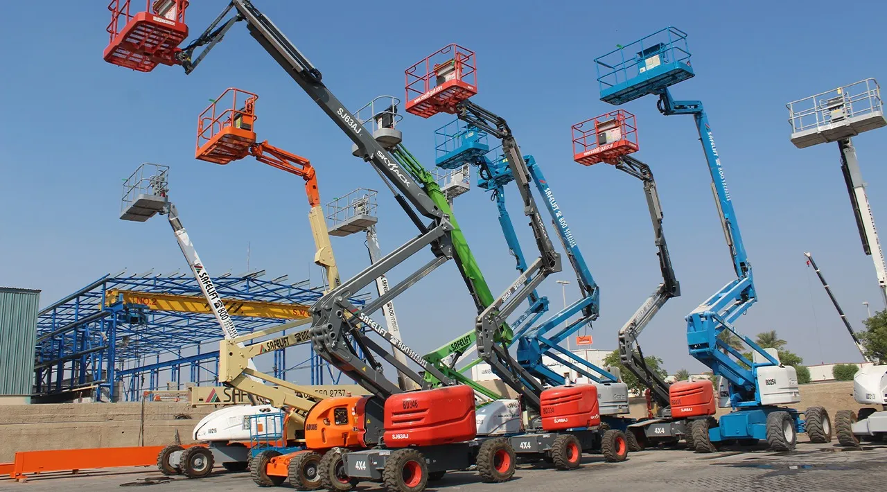 Comprehensive Guide to Boom Lifts Rental: Telescopic vs. Articulating