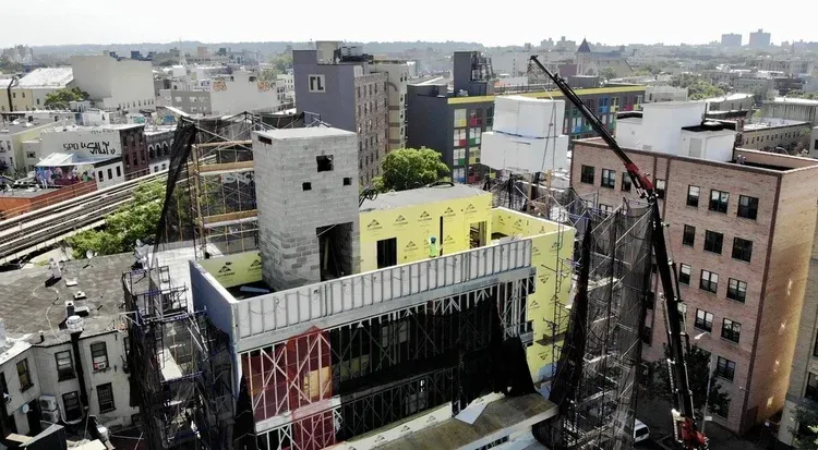 Commercial Roofing Contractors Queens: What to Expect When You Hire One