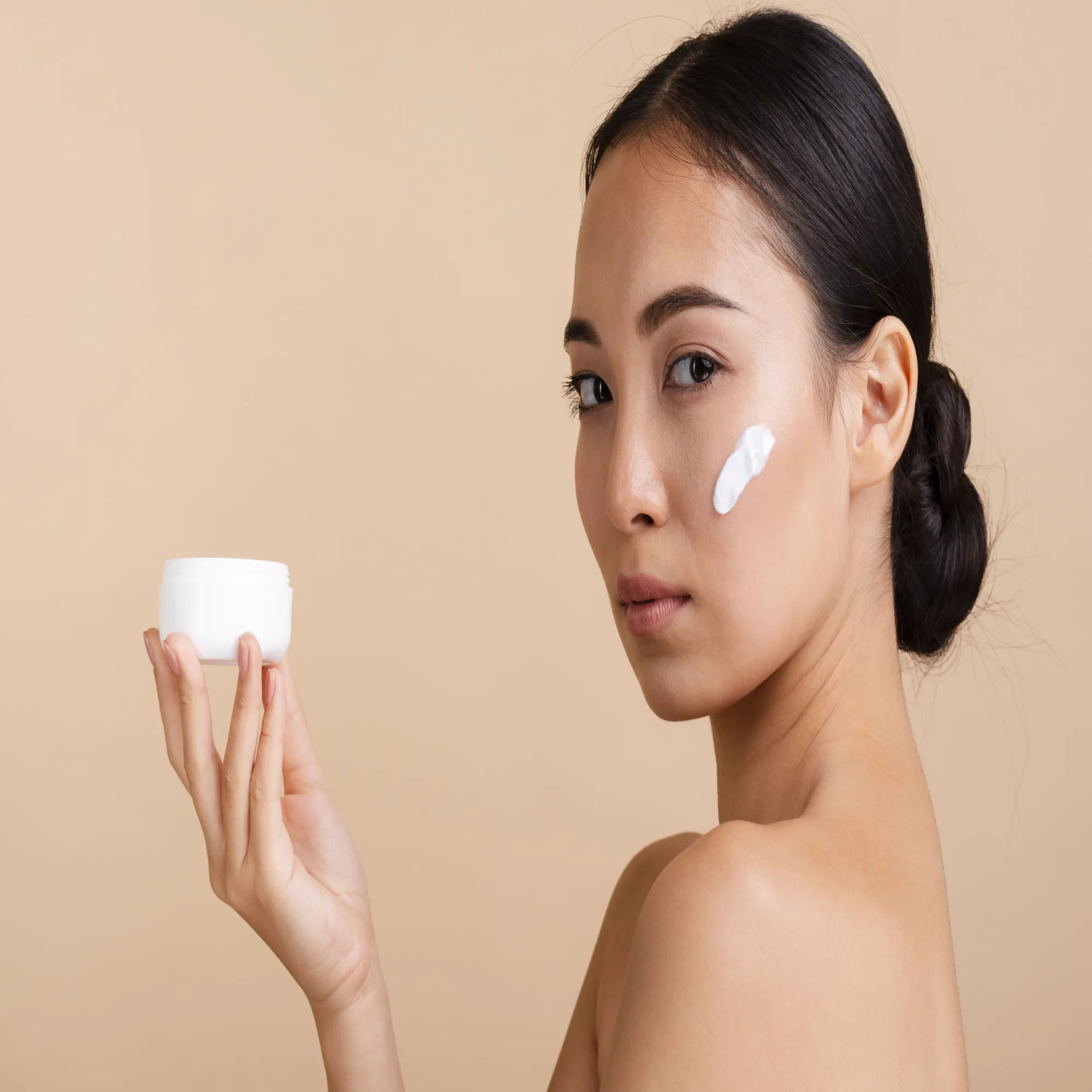 Chemical vs Mineral Sunscreen: Which One Fits Your Skin Type Better?