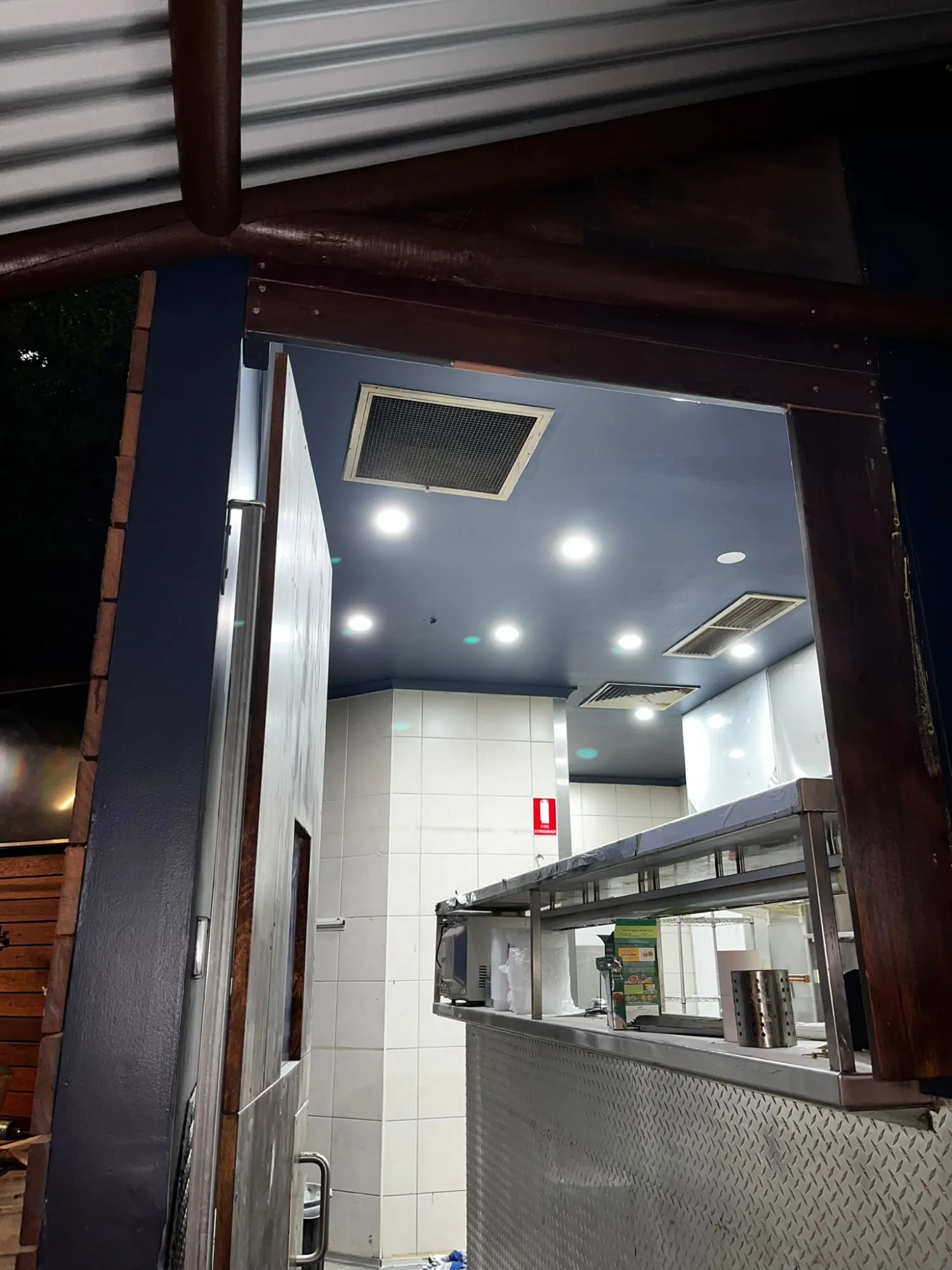 Restaurant Painting: How to Choose the Best Color for Your Restaurant Interior (Complete Guide with Color Psychology