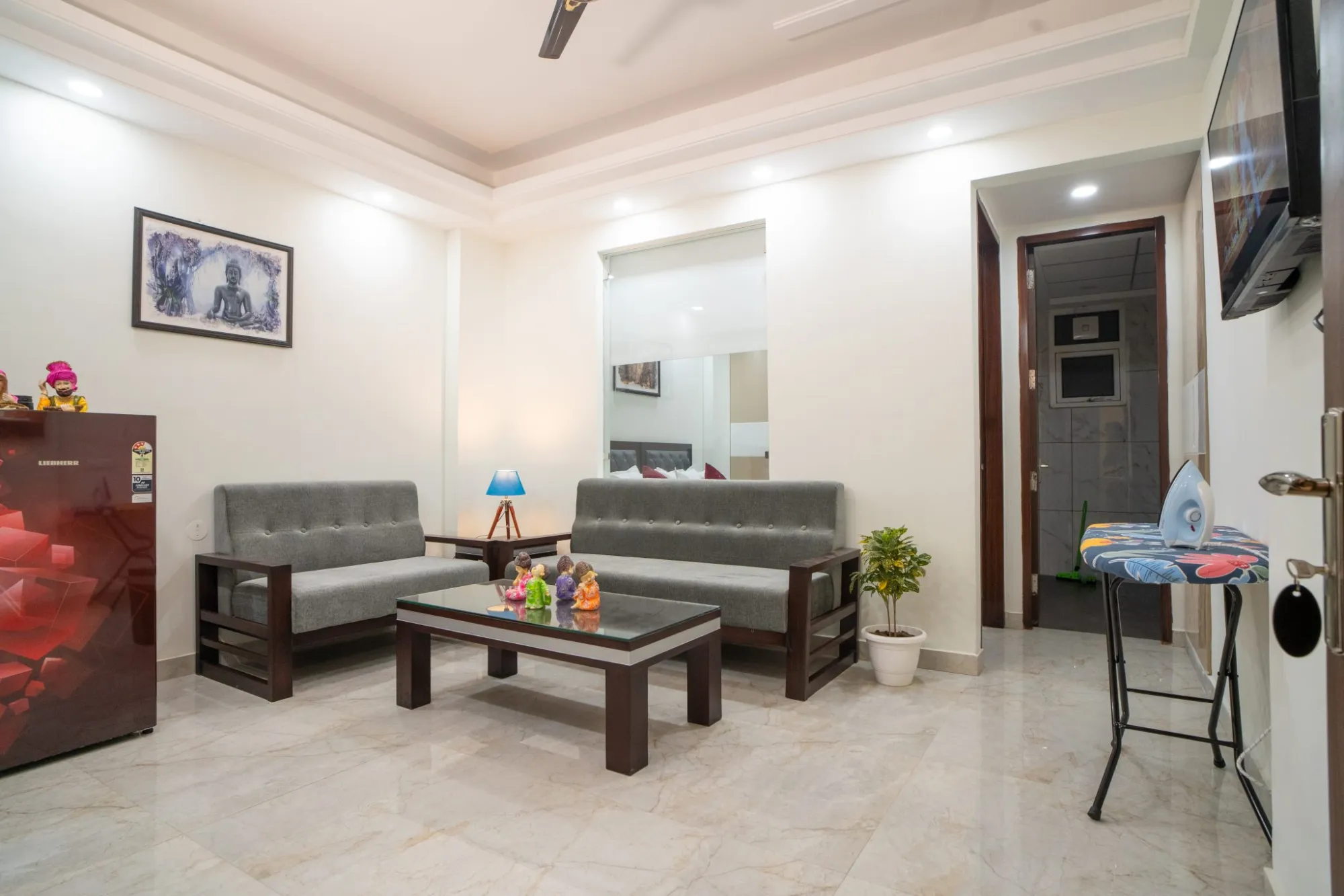 A Complete Guide to Choosing Safe Service Apartments in Gurgaon for Female Travellers