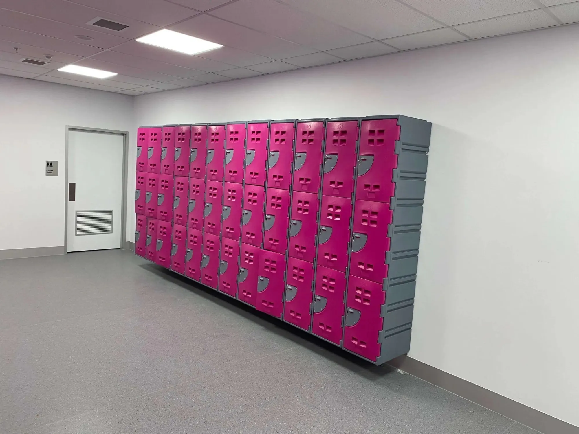 Create a Clutter-Free Space with Office Lockers