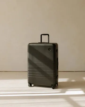 Scuffs and Scratches on Luggage: What’s Normal, What to Do, and How to Prevent Them