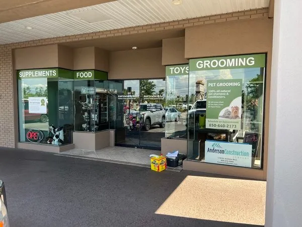 10 Creative Storefront Window Graphics Ideas That Attract Customers