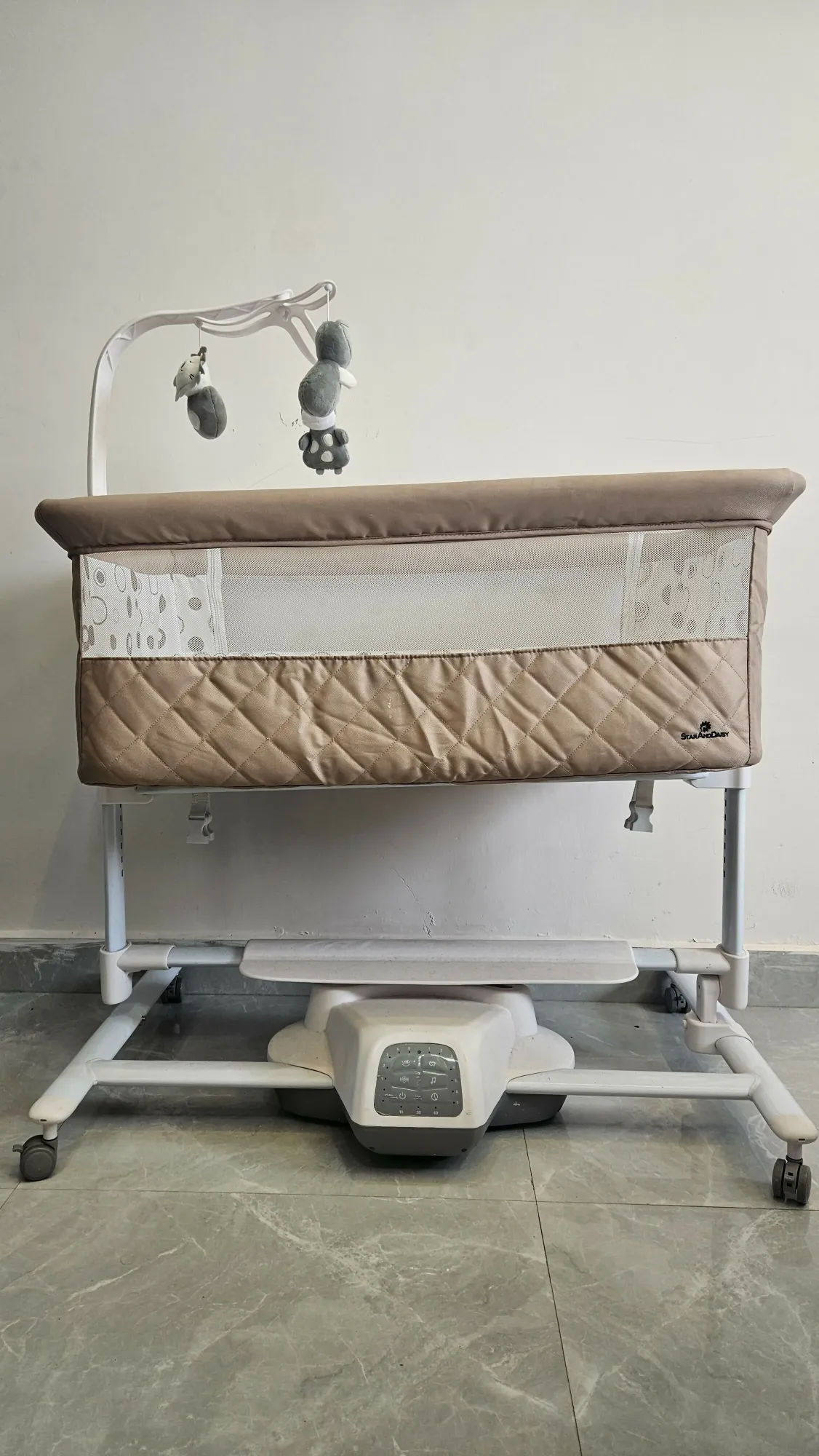 Traditional Wooden Cradle: A Timeless Choice for Baby Comfort