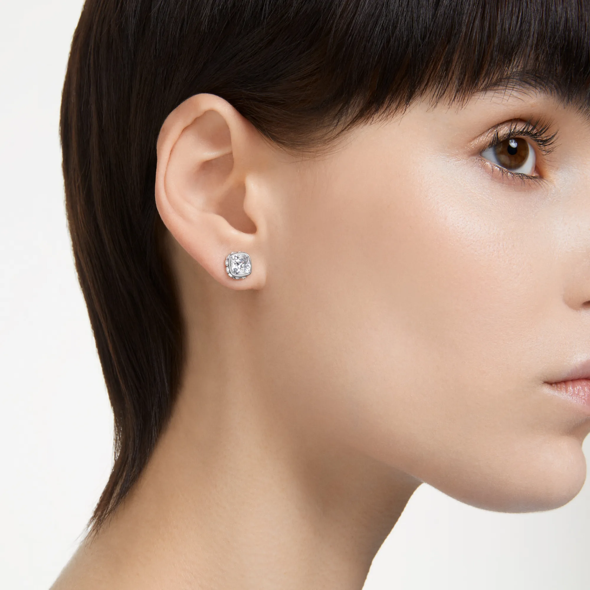 Why Swarovski Earrings Are the Perfect Choice for Everyday Wear