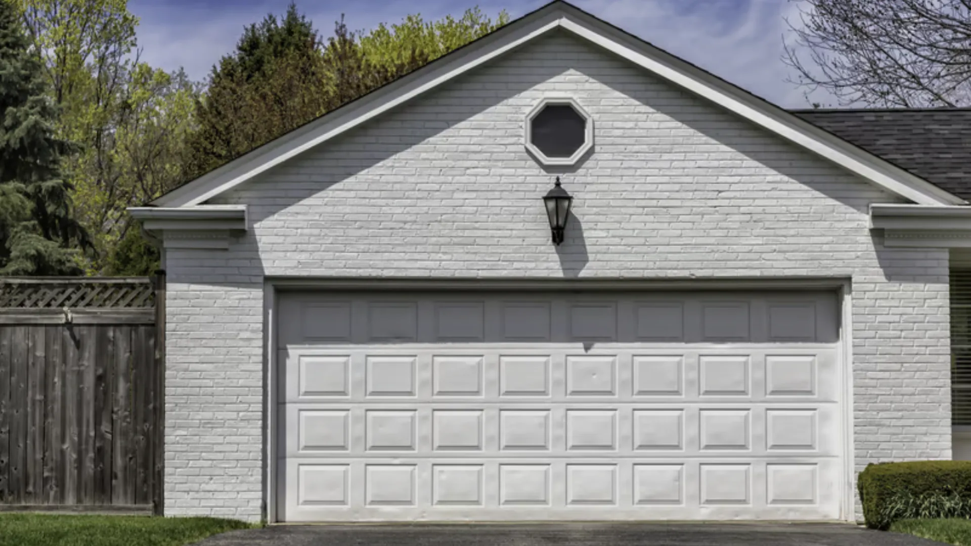 Garage Doors in Barrie: A Complete Guide to Choosing the Right Door for Your Home