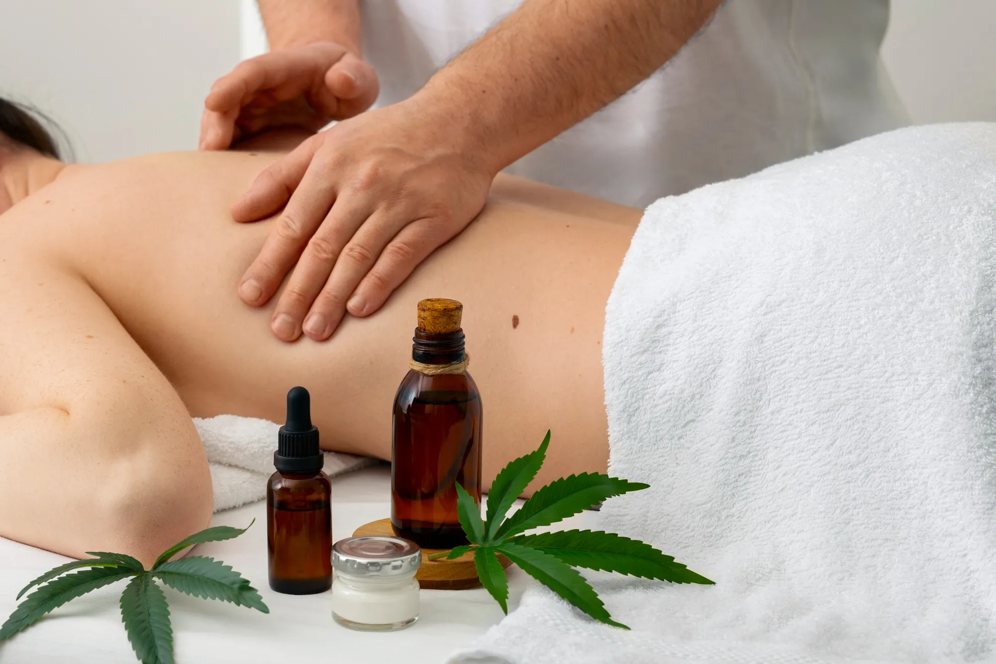 Essential Oil Massage vs Regular Massage — What's the Difference?