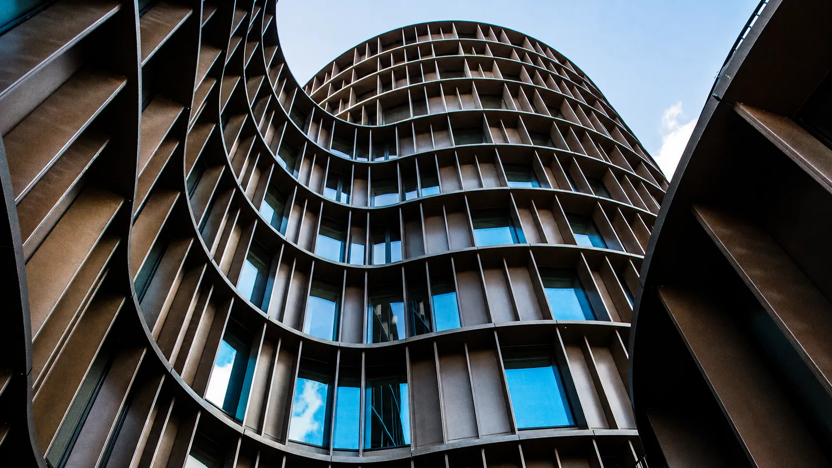Why Choosing the Right Real Estate Partner Matters When Buying Property in Dubai