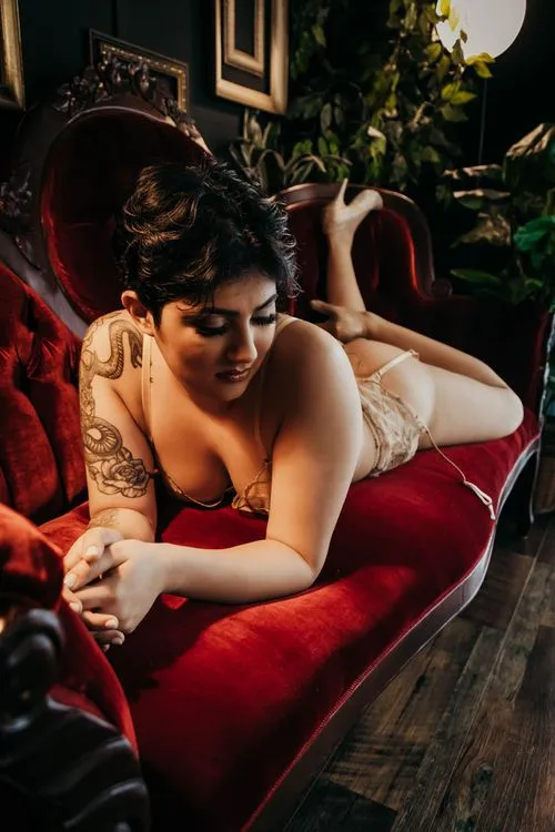Best Couples Boudoir Photography Around JBLM: What Makes It So Special