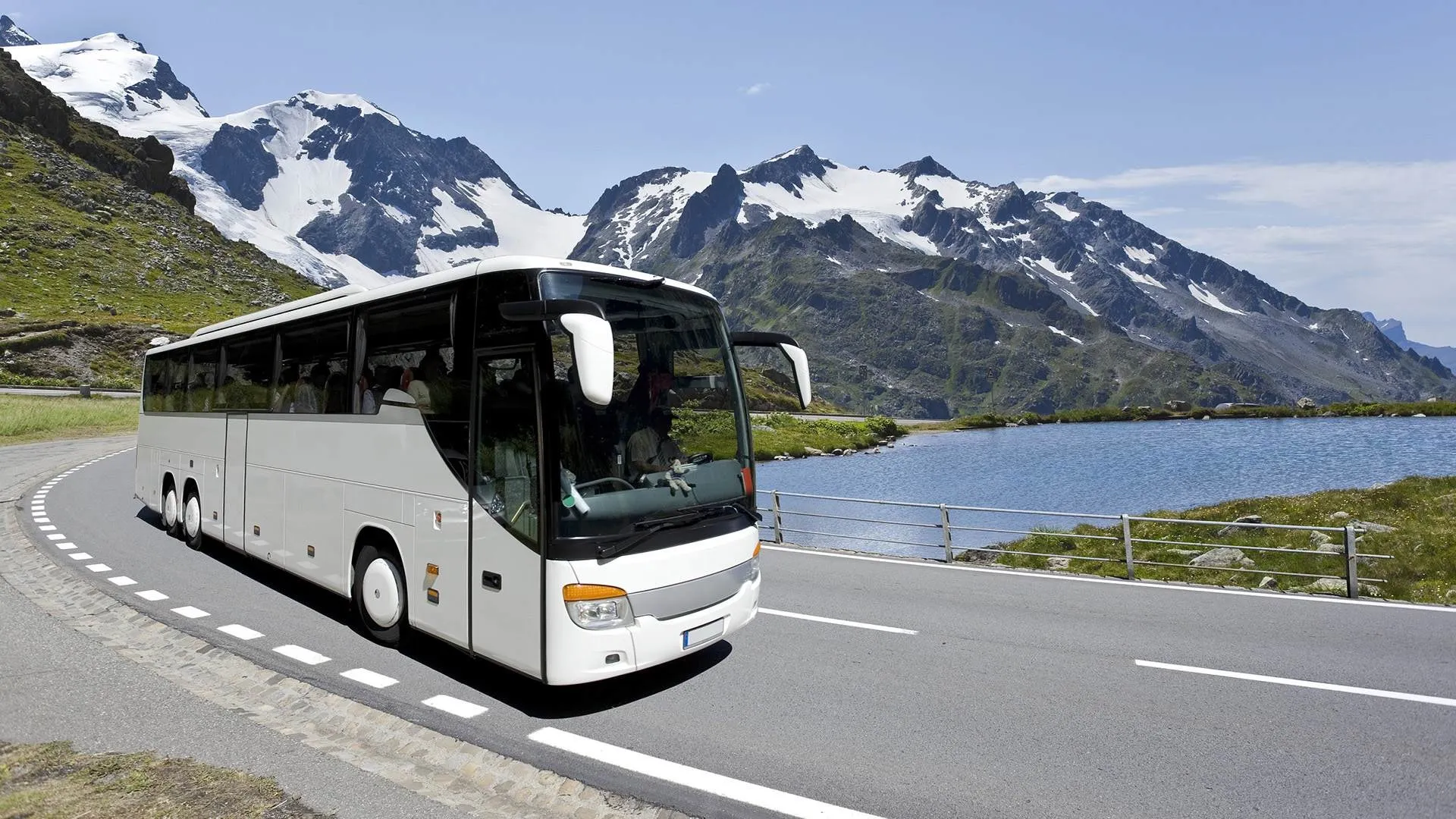 Charter Bus Rental Trends Shaping Modern Transportation