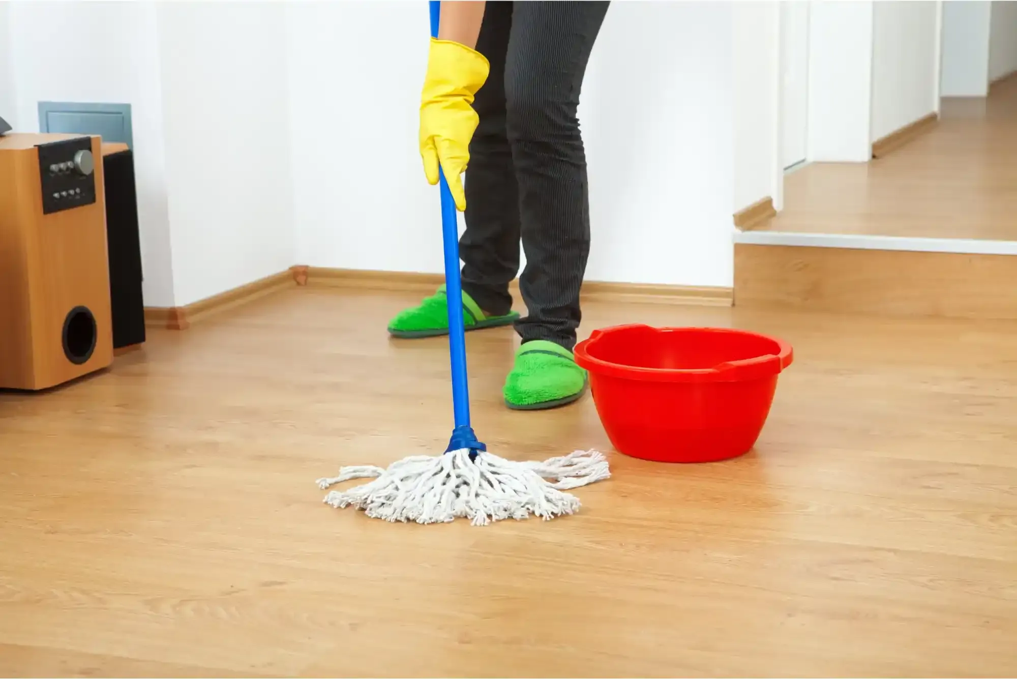 How to Clean Vinyl Flooring at Home: Simple & Effective Techniques