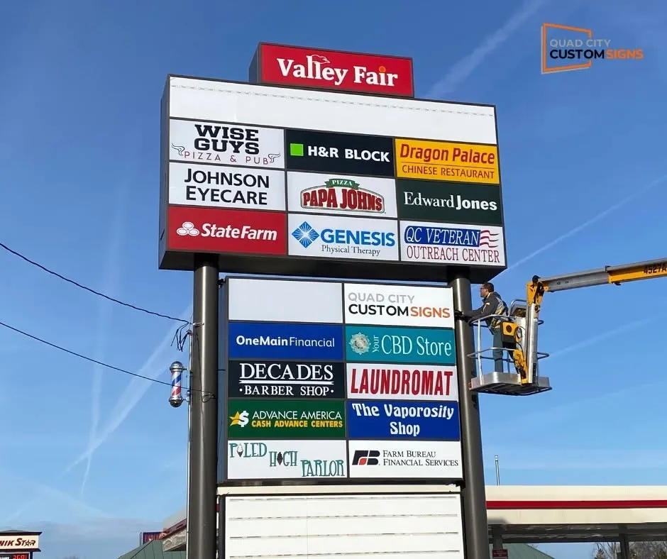 10 Benefits of Installing a Custom Pylon Sign for Your Business
