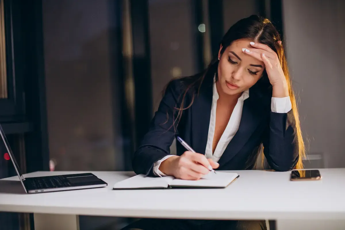 The Complete Guide to Hiring a Virtual Legal Assistant (Without the Overhead)