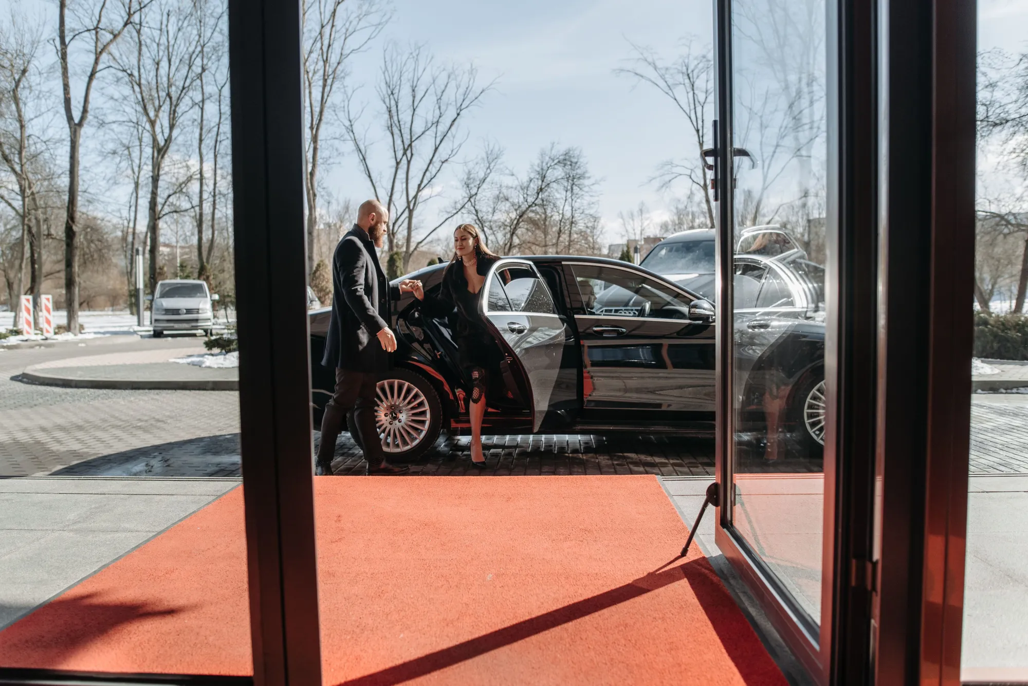 A Complete Guide to Booking Professional Luxury Car Services
