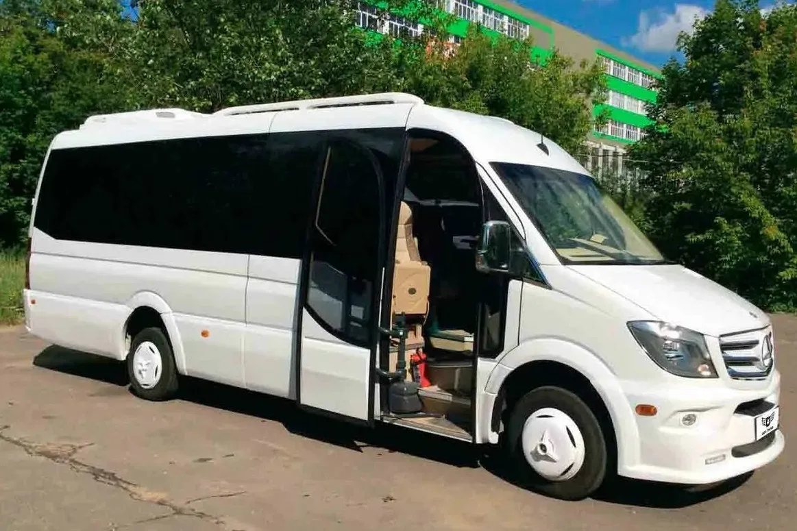 Minibus Rental Service Or Coach Hire: Which Wins?