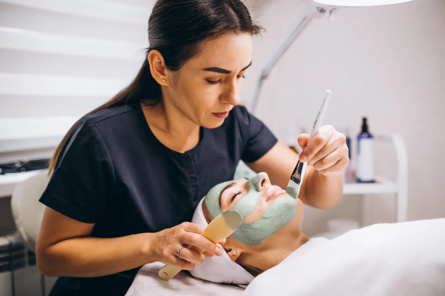 Discover the Benefits of Visiting a Facial Treatment Salon Regularly