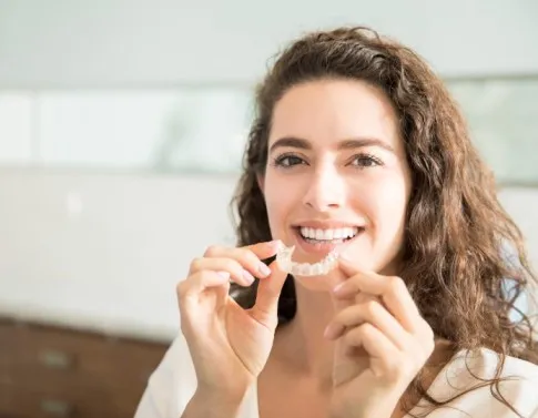 Invisible Dental Braces vs Traditional Braces: Which One Wins?