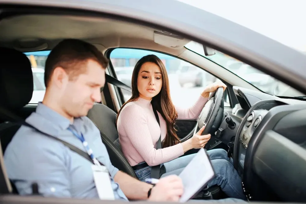 How Refresher Driving Lessons in Dublin Build Road Awareness