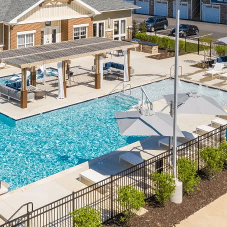Why Cantilevered Umbrellas Are Perfect for Outdoor Spaces
