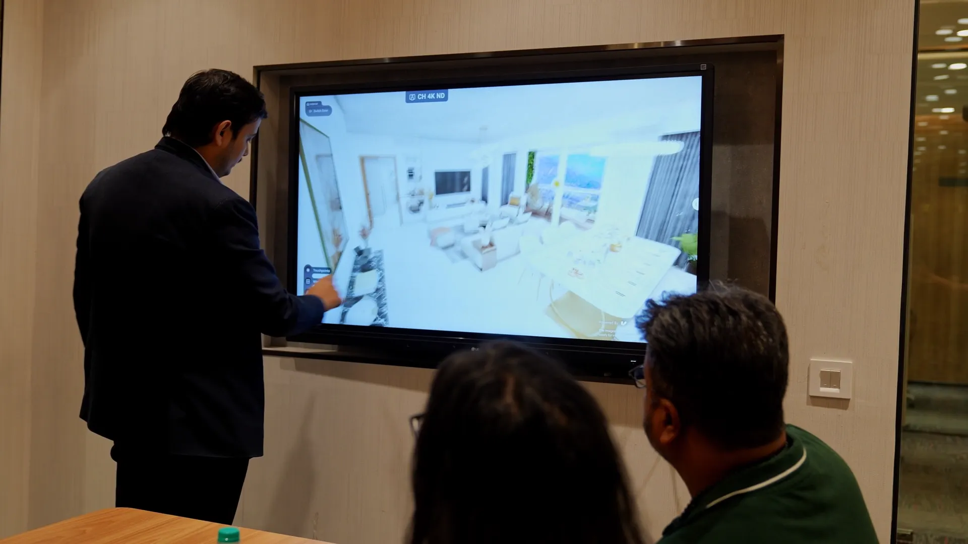 Digital Twin Real Estate for Interactive Sales Galleries