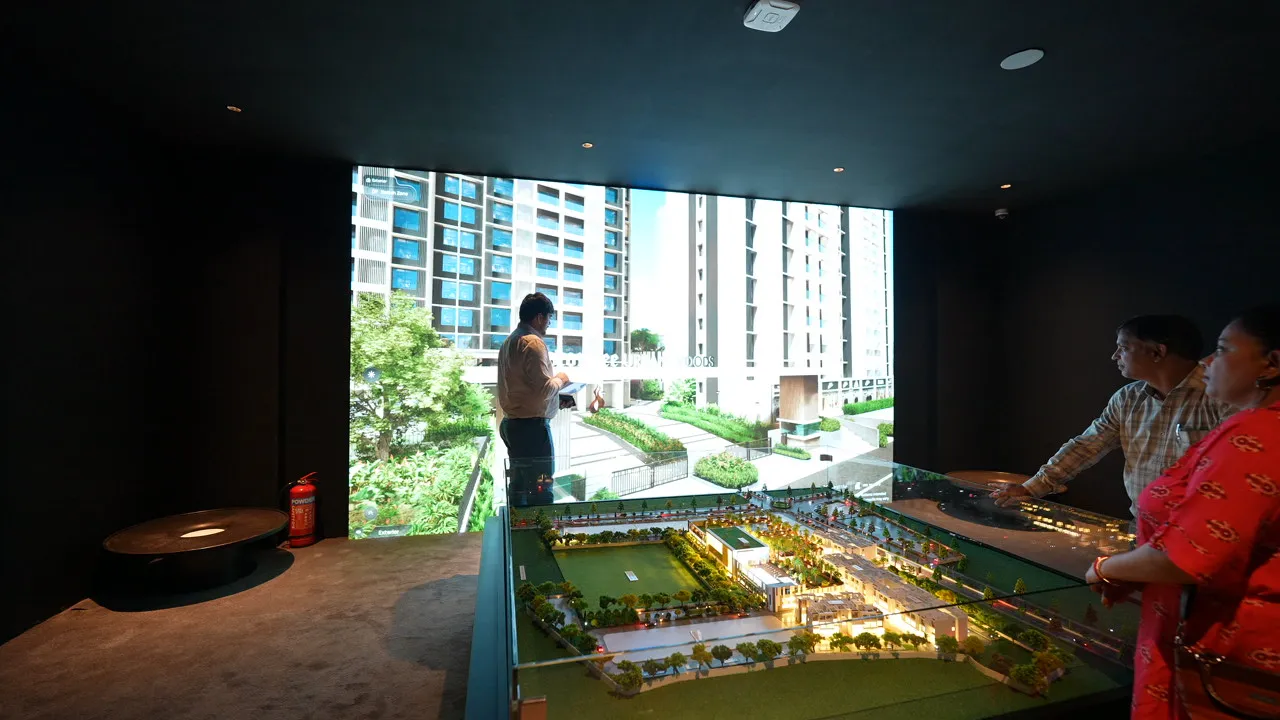 Digital Twin Real Estate for Interactive Sales Galleries