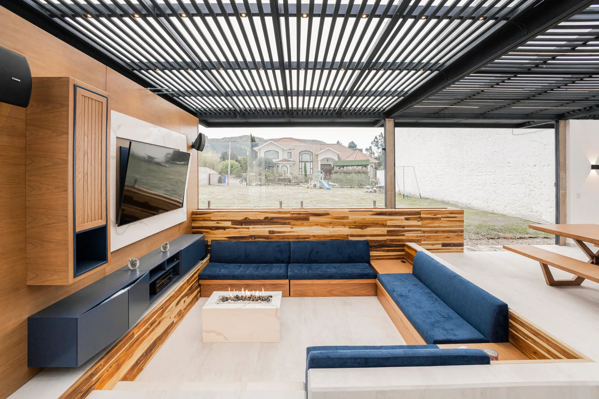 Simple Ways to Turn Your Outdoor Space Into an Entertainment Hub