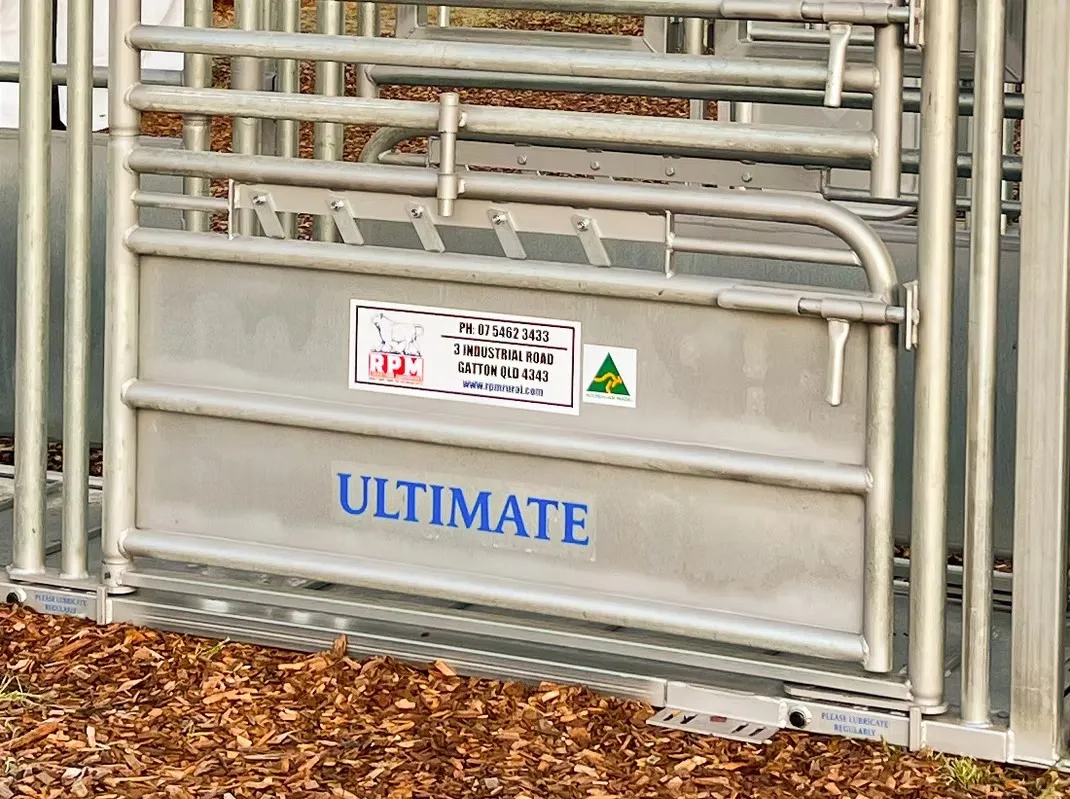 What Features Should You Look for in a Vet Cattle Crush for Biosecurity Compliance?