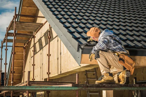 What Are the Warning Signs You Need to Call Roofing Contractors?