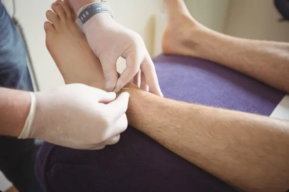 Verstuikte enkel behandeling ede: Herstelgids