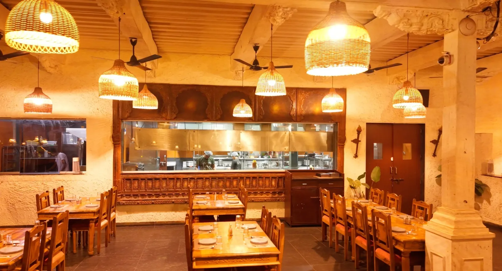 Top 5 Restaurants in Pune: Discover Premium Dining Experiences at Sunny’s World