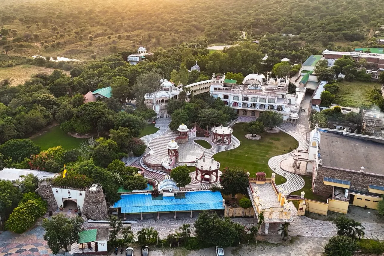 The Hours Between Breakfast and Dinner Define the Quality of a Resort Stay