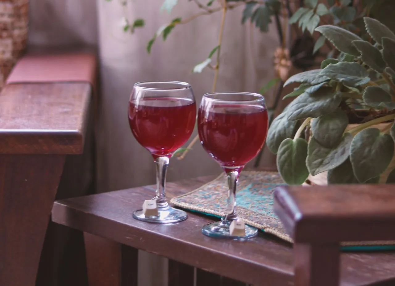 Why the Glass You Drink From Changes the Wine You're Tasting