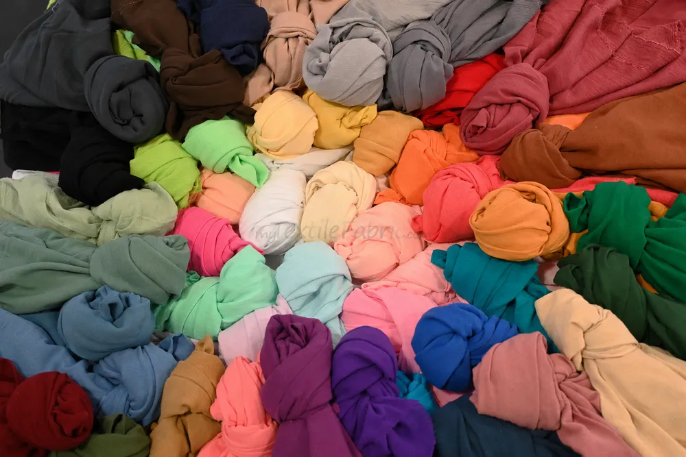 How Can Gauze Cotton Runners Be Paired with Poly-Cotton Tablecloths?