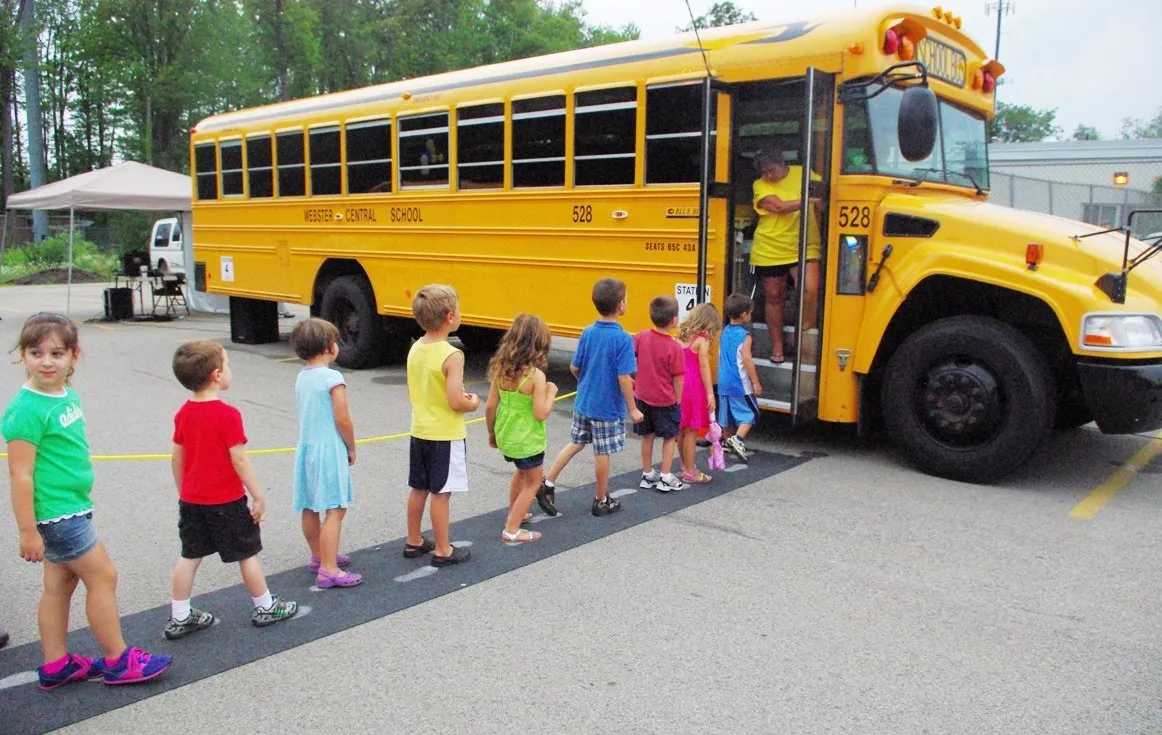 School Bus Rental: Top Reasons It’s Better Than Carpooling