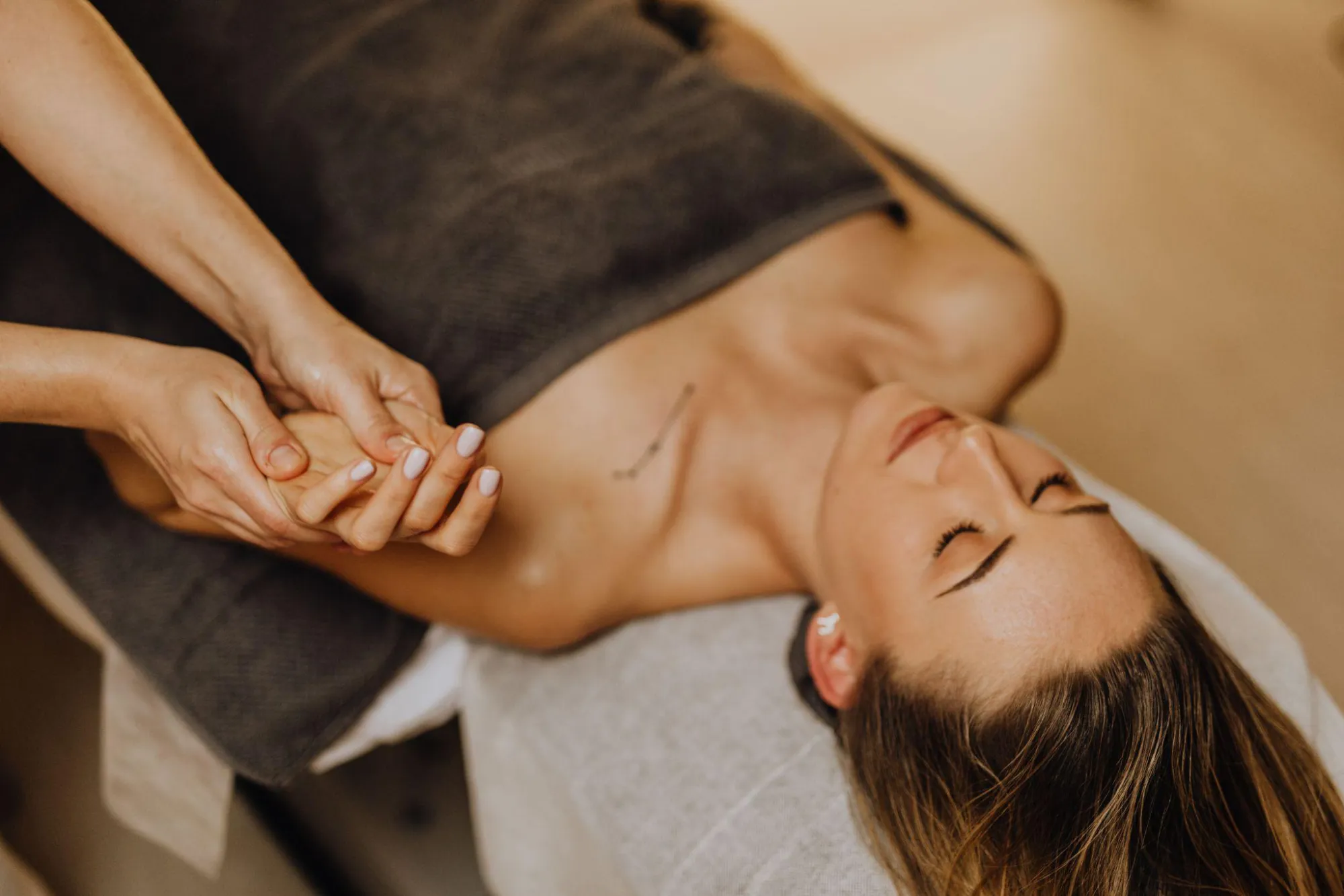 How Therapeutic Massage Supports Everyday Muscle Strain Relief
