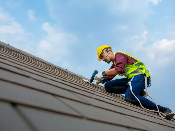 Common Mistakes to Avoid When Hiring Roofing Contractors