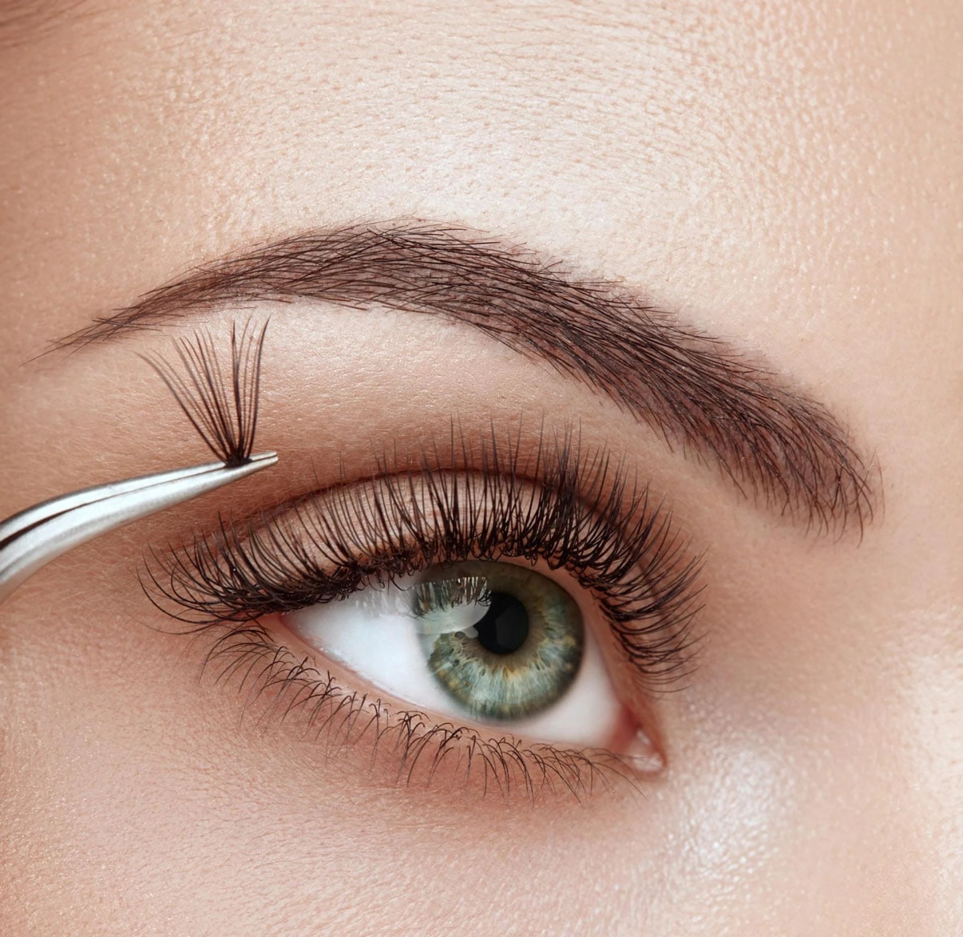 How Eyelash Extension Training Boosts the Lash Pilot Brand