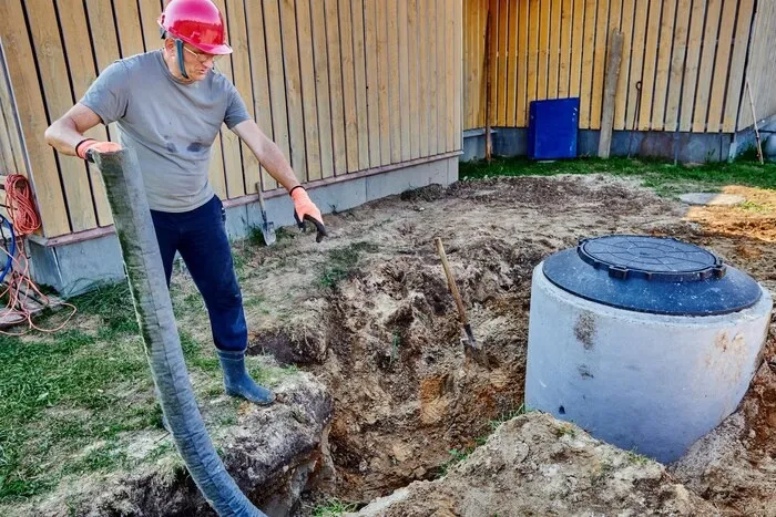 How Does a Drainage Company in London Handles Severe Blockages?