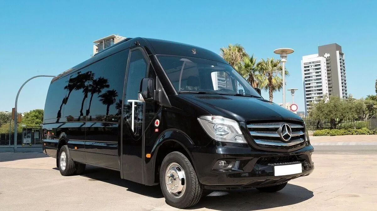 Book Minibus Rental For Group Vacations Without Compromise
