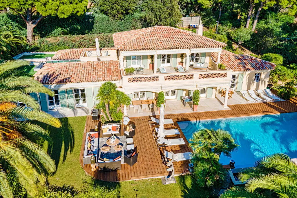 How Do You Book A Restaurant With Concierge Service In St Tropez